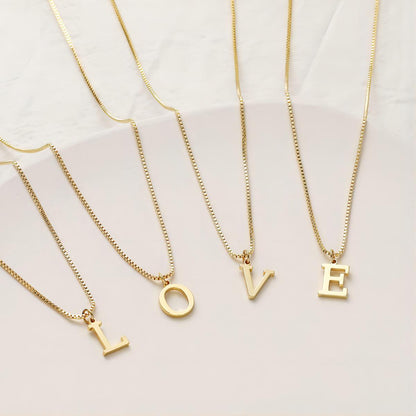 Collier pour femme plaqu� or avec lettre de l'alphabet